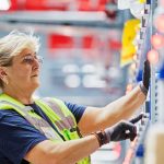 DHL-Warehouse-Worker-e-Fulfillment-1