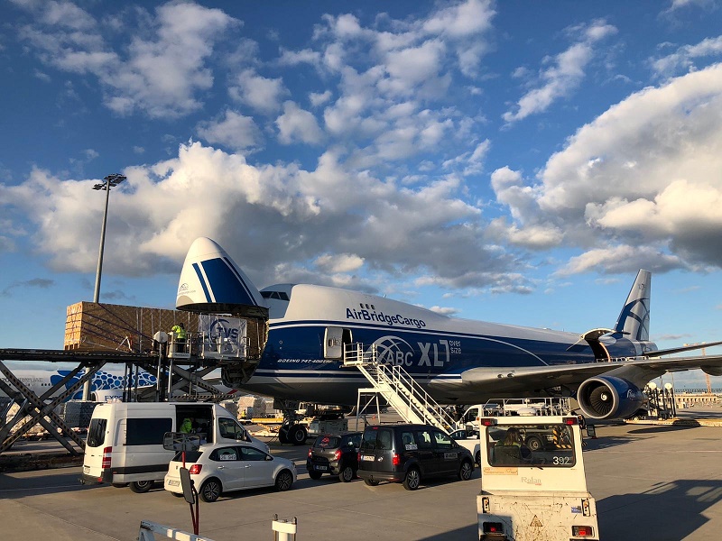 AirBridgeCargo’s Boeing 7478F delivers 16meter Long Equipment